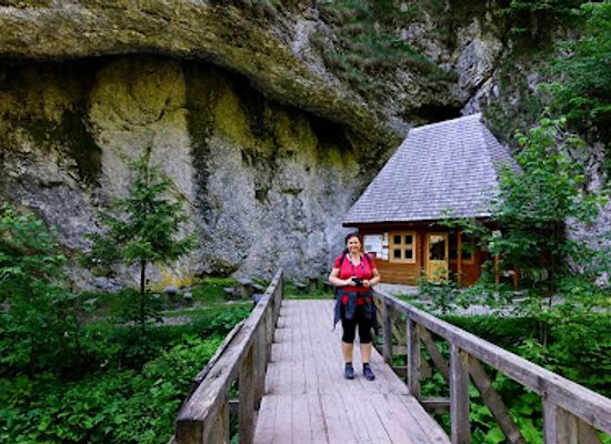 romania/banat/attraction/ionele-s-door-cave