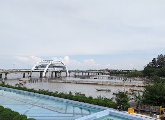 indonesia/surabaya/kenjeran/attraction/pantai-kenjeran-lama