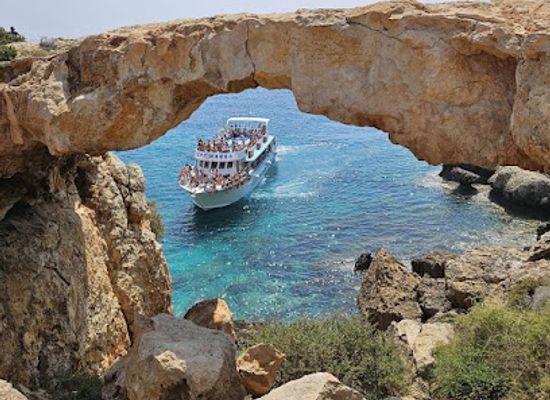 cyprus/makronissos-peninsula/attraction/blue-lagoon-dive-site-cap-panikkos