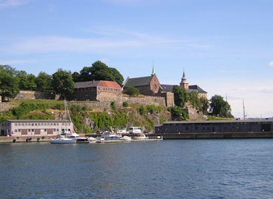 norway/akershus/attraction/city-hall-square