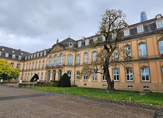 germany/stuttgart/attraction/statuen-am-schlossplatz