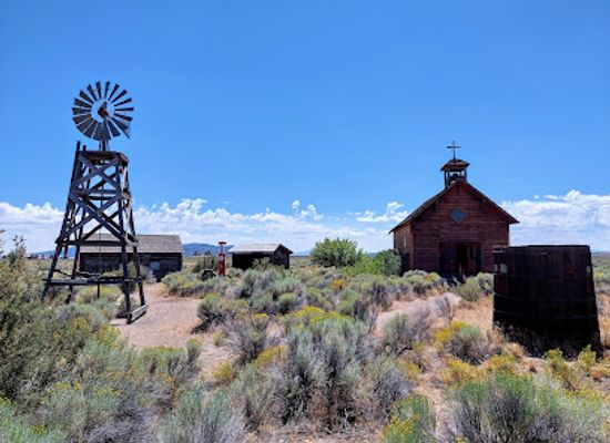 oregon/klamath-county/attraction/fort-rock-homestead-village-museum