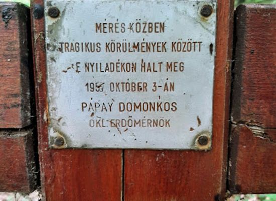 hungary/pilis-mountains/attraction/papay-domonkos-emlekkereszt