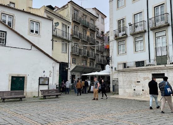 portugal/lisbon/alfama/attraction/beco-da-bicha