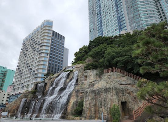 south-korea/yeongnam-region/attraction/songdo-waterfall