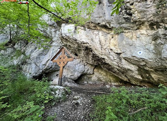 romania/valcea/attraction/pestera-lui-sabareanu