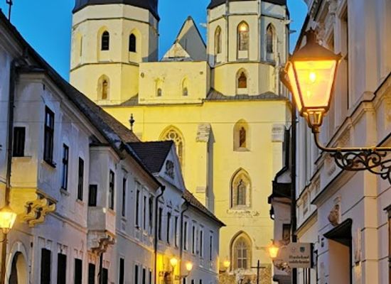 slovakia/trnava/attraction/arcibiskupsky-urad-budova-slachtickeho-konviktu