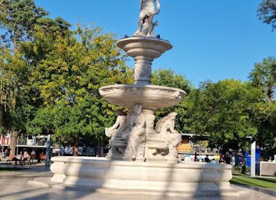 hungary/vac/attraction/elizabeth-square