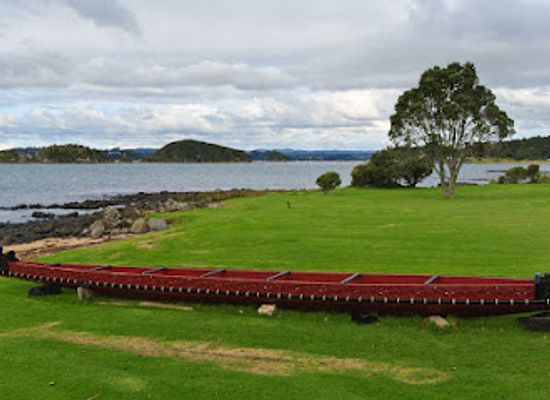 new-zealand/paihia/attraction/maori-war-canoe