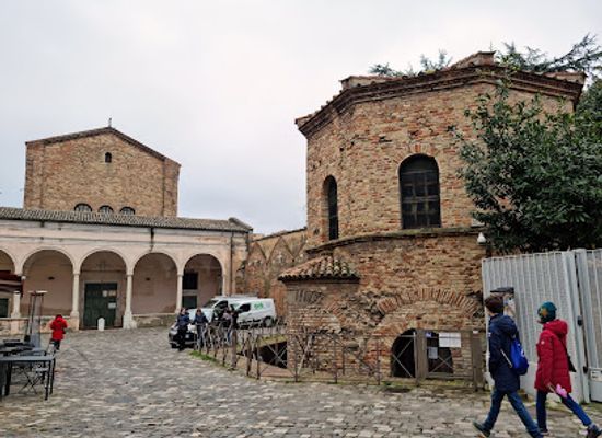 italy/ravenna/attraction/basilica-of-holy-ghost