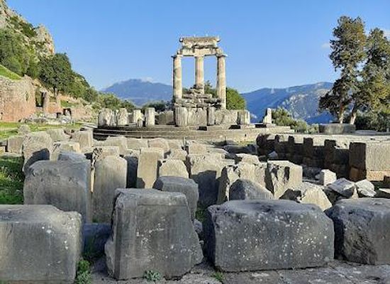 greece/delphi/attraction/tholos-of-athena-pronaia