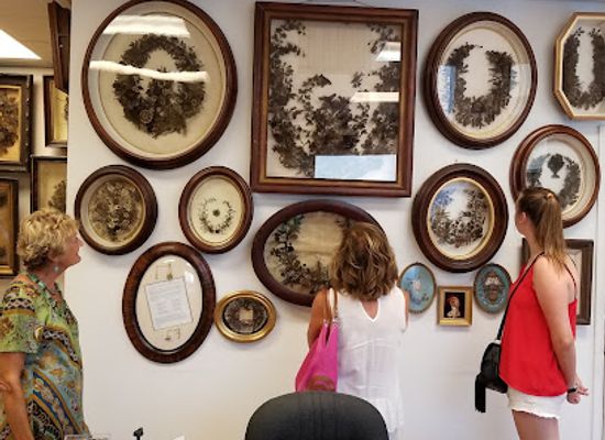 missouri/independence/attraction/leila-s-hair-museum