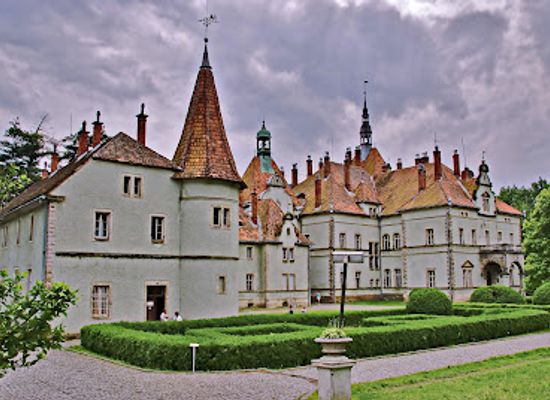 ukraine/pylypets/attraction/shenborn-palace