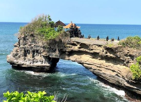 indonesia/bali/attraction/batu-bolong-temple