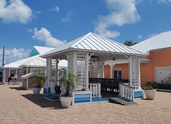 the-bahamas/grand-bahama-island/attraction/port-lucaya-straw-market