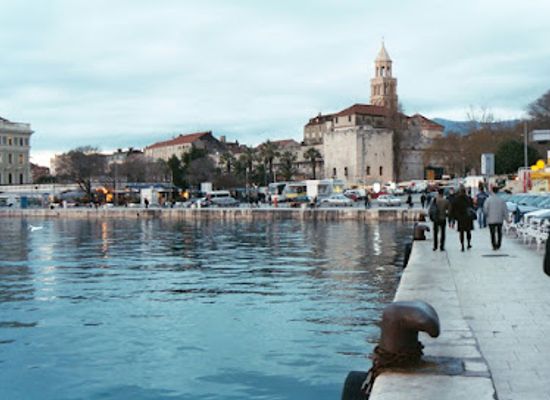 croatia/split/old-town/attraction/jupiter-s-temple