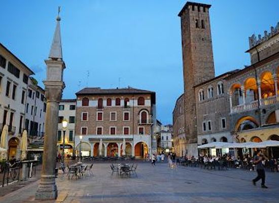 italy/veneto/attraction/piazza-della-frutta