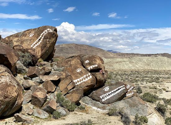 california/death-valley-national-park/attraction/fish-rocks