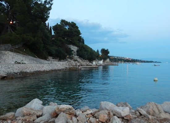 croatia/banovina/attraction/dramalj-beach