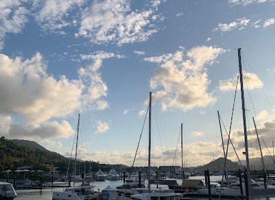 australia/whitsunday-islands/attraction/coral-sea-marina-north-end-meeting-point-b