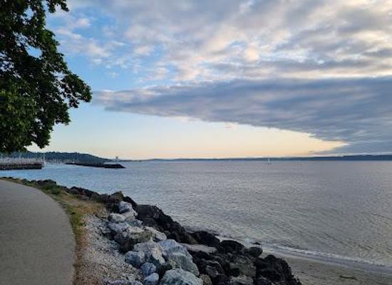 washington/everett/attraction/golden-gardens-park