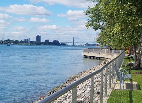 michigan/detroit/attraction/detroit-riverwalk
