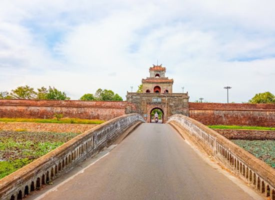 vietnam/hue/attraction/ancient-artillery