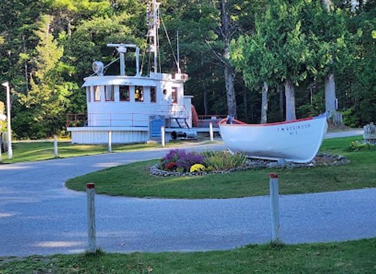 michigan/lower-peninsula/attraction/40-mile-point-lighthouse-park