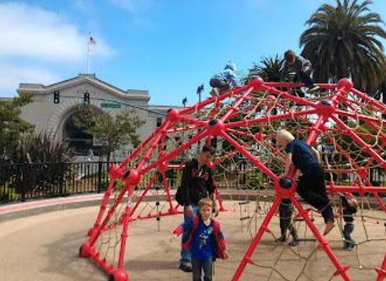 california/oakland/attraction/sue-bierman-park