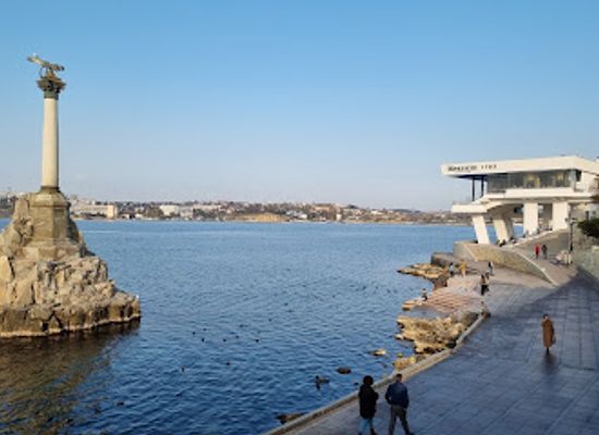 ukraine/crimea/attraction/monument-to-the-sunken-ships-in-sevastopol