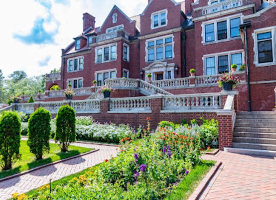 minnesota/central-lakes-region/attraction/glensheen-mansion