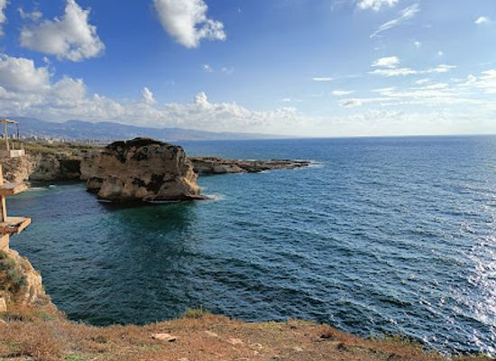 lebanon/beirut/hamra/attraction/sakhrat-al-rawchieh