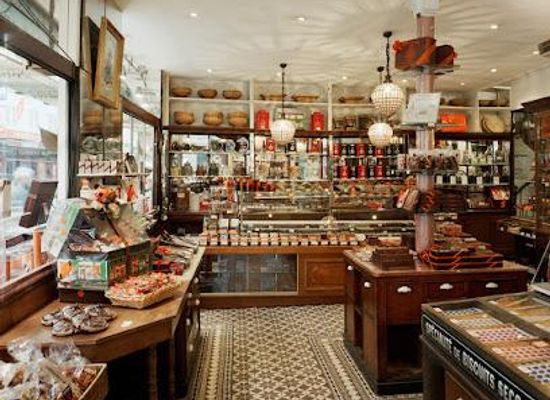 france/paris/attraction/a-la-mere-de-famille