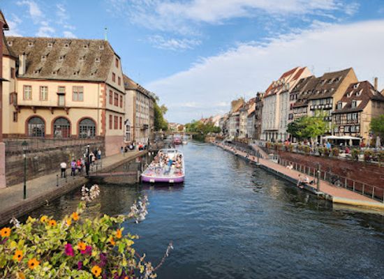 france/strasbourg/attraction/place-du-corbeau