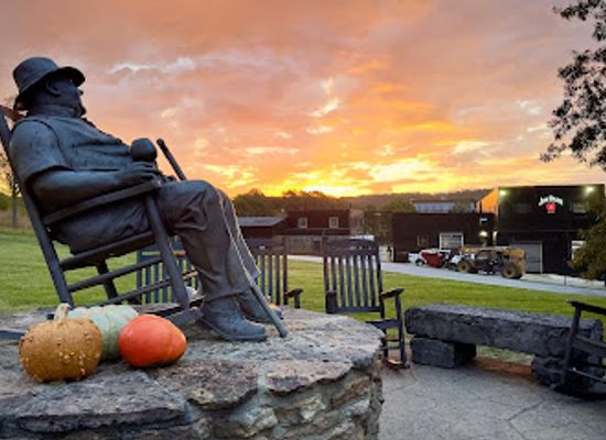 kentucky/bernheim-arboretum-and-research-forest/attraction/booker-noe-statue