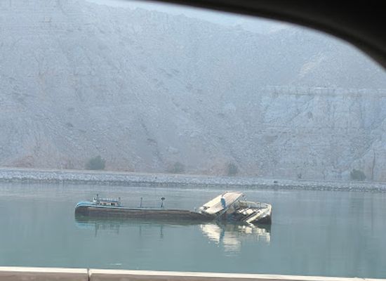 oman/khasab/attraction/sunken-ship