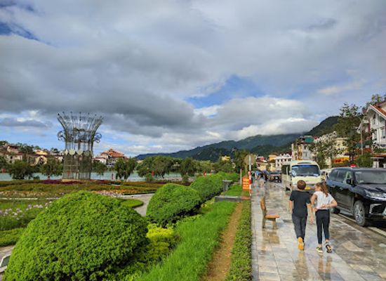 vietnam/sapa/attraction/quang-truong-ho-sa-pa