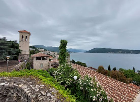 montenegro/herceg-novi/attraction/herceg-novi-old-town-water-fountain