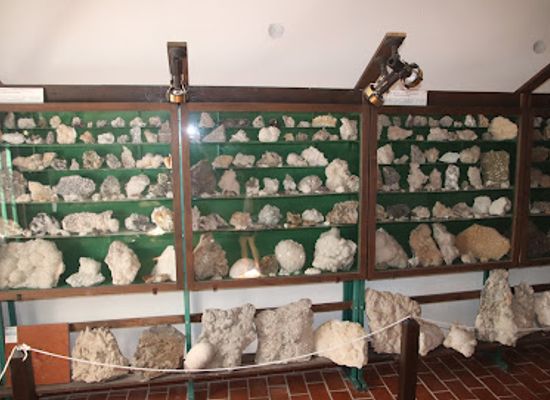hungary/hansag/attraction/kristaly-muzeum