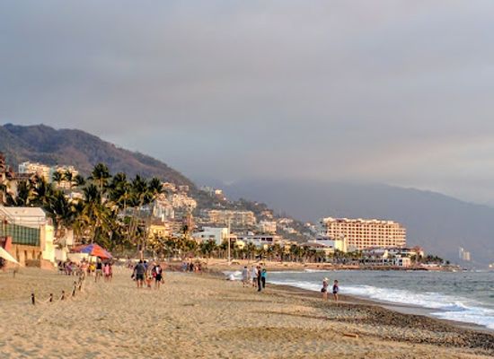 mexico/puerto-vallarta/hotel-zone/attraction/playa-camarones