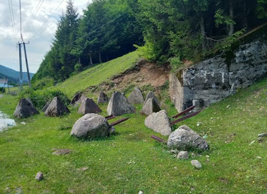 ukraine/carpathian-mountains/attraction/bunker-liniyi-arpada