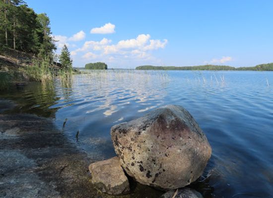 finland/savonlinna/attraction/karjalankallio-lean-to-shelter