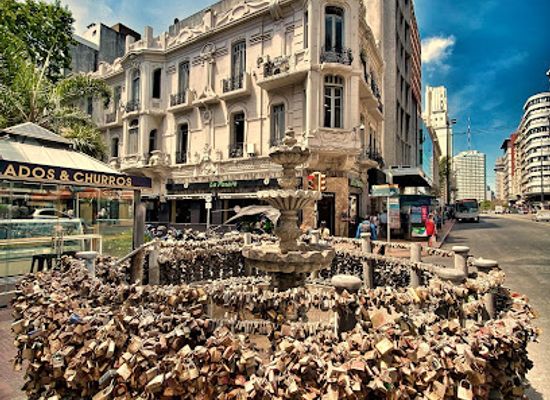 uruguay/montevideo/punta-carretas/attraction/fountain-of-the-padlocks