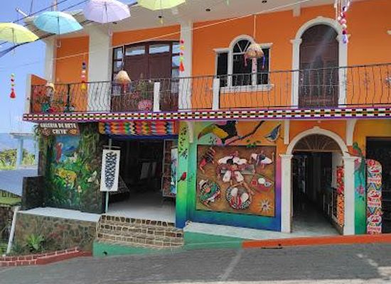guatemala/lake-atitlan/attraction/galeria-de-arte-chiya