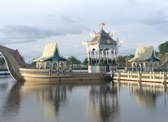 brunei/panaga/attraction/royal-barge