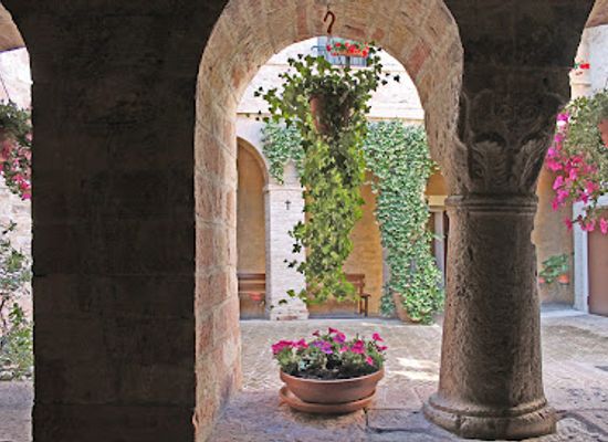 italy/assisi/attraction/san-giacomo-de-muro-rotto