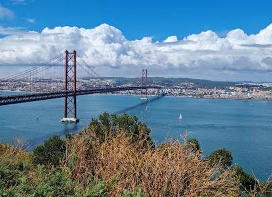 portugal/lisbon/attraction/25-april-bridge