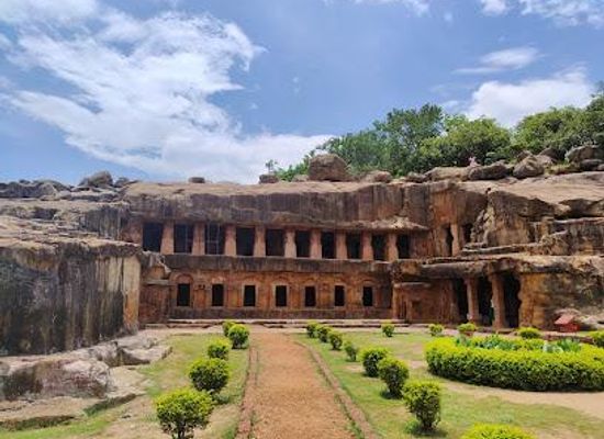 india/bhubaneswar/attraction/udayagiri-and-khandagiri-caves