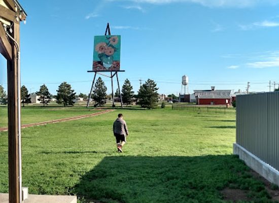 kansas/high-plains/attraction/world-s-largest-easel