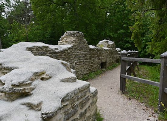estonia/laane-county/attraction/meremoisa-varemed